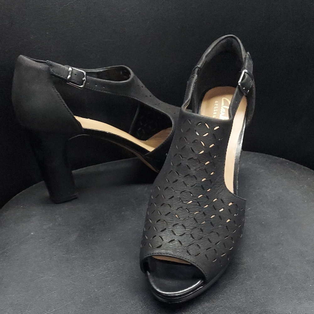 CLARKS Artisan Heeled Sandals Women's Size 9.5
